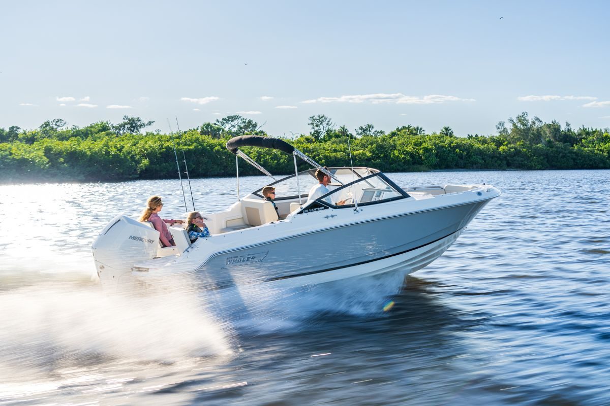 Boston Whaler 210 Vantage