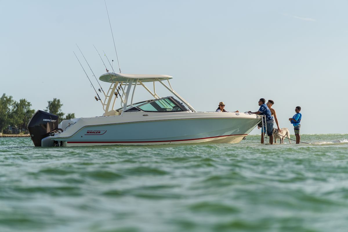 Boston Whaler 240 Vantage