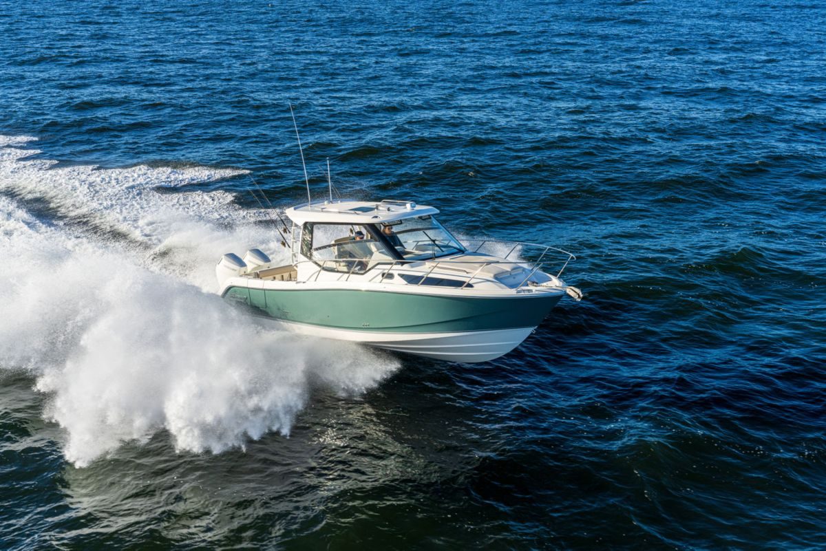 Boston Whaler 325 Conquest