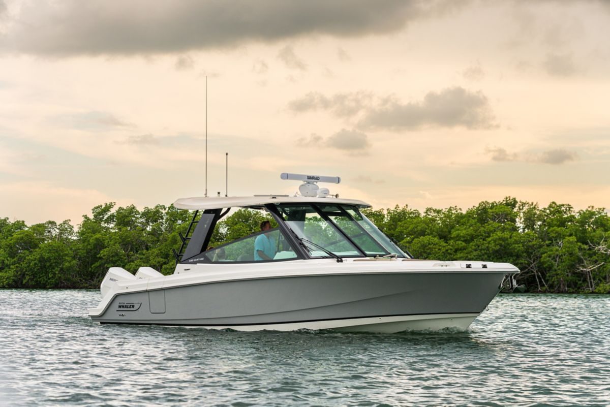 Boston Whaler 330 Vantage