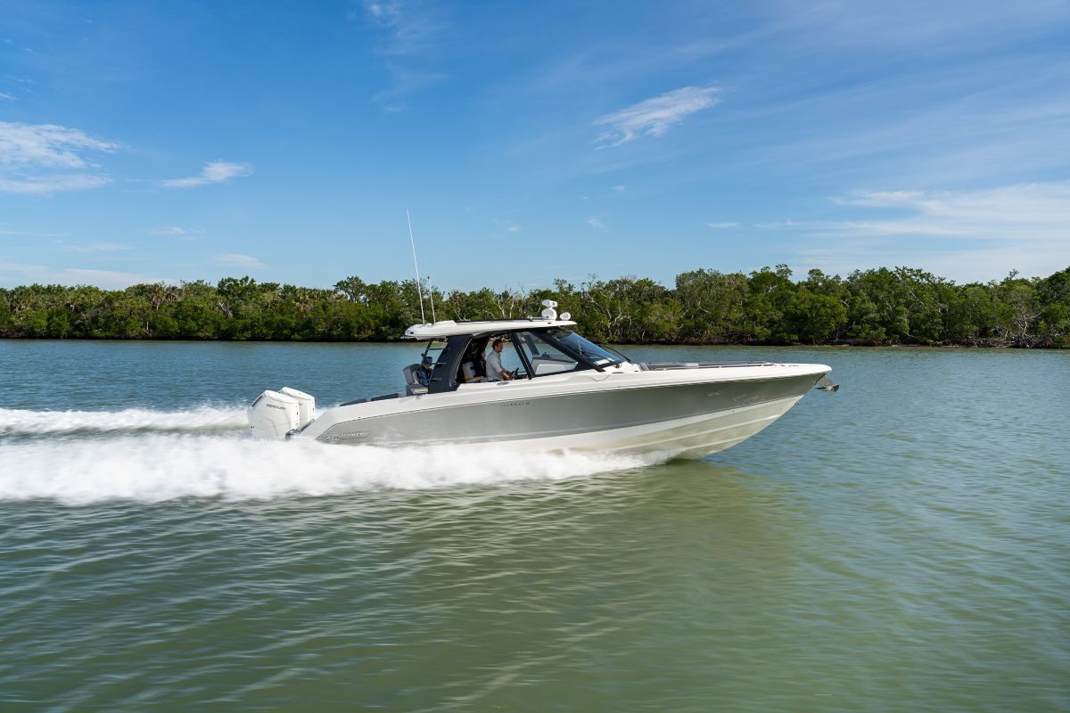 Boston Whaler 380 Realm