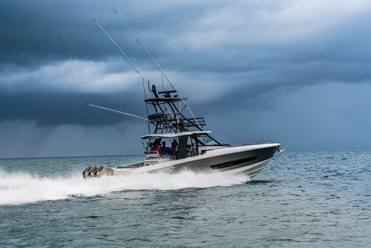 Boston Whaler 420 Outrage