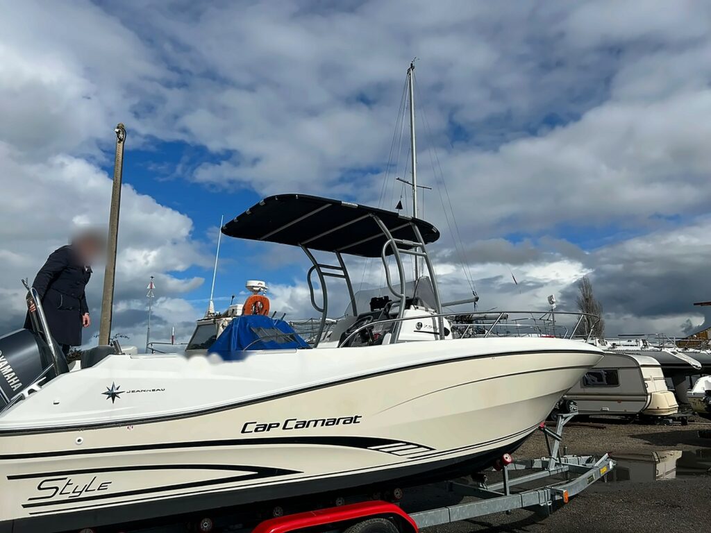 Cap Camarat 75 style sur remorque – West Marine Dinard